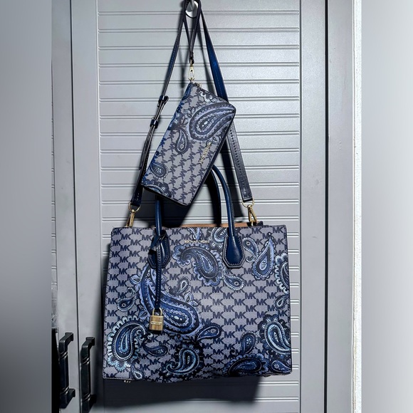 Michael Kors Handbags - Michael Kors LIMITED HTF Navy Paisley Leather Mercer Lg. Bag & Wallet MSRP: $745